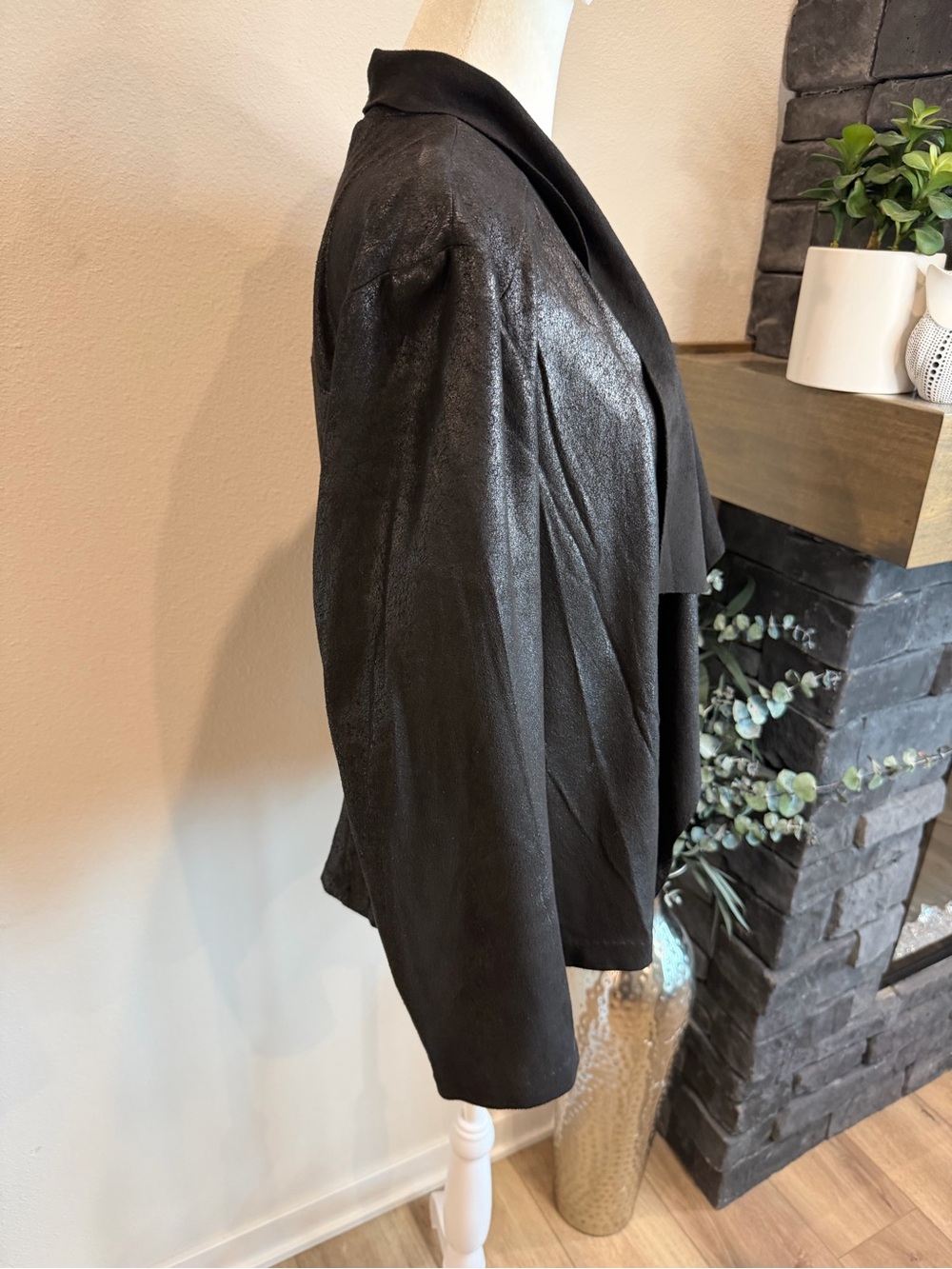V Christina Faux Black Leather Lightweight Black Draped Open-Front Jacket. Sz L - Picture 3 of 9